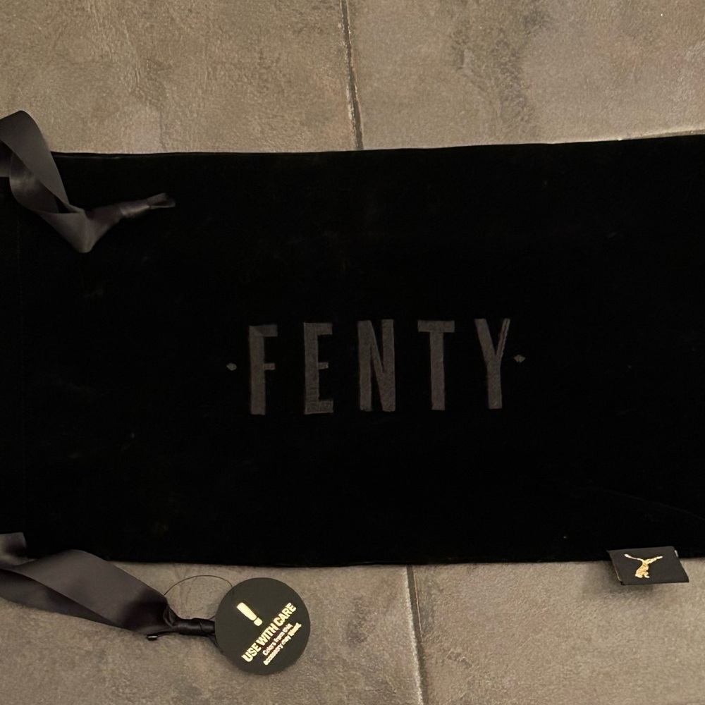 🔖 NWT Fenty Beauty Black Velvet Bag